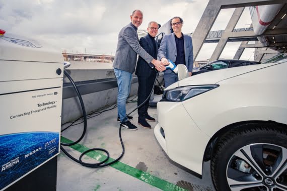Visitor supplies energy to ArenA via smart charging point