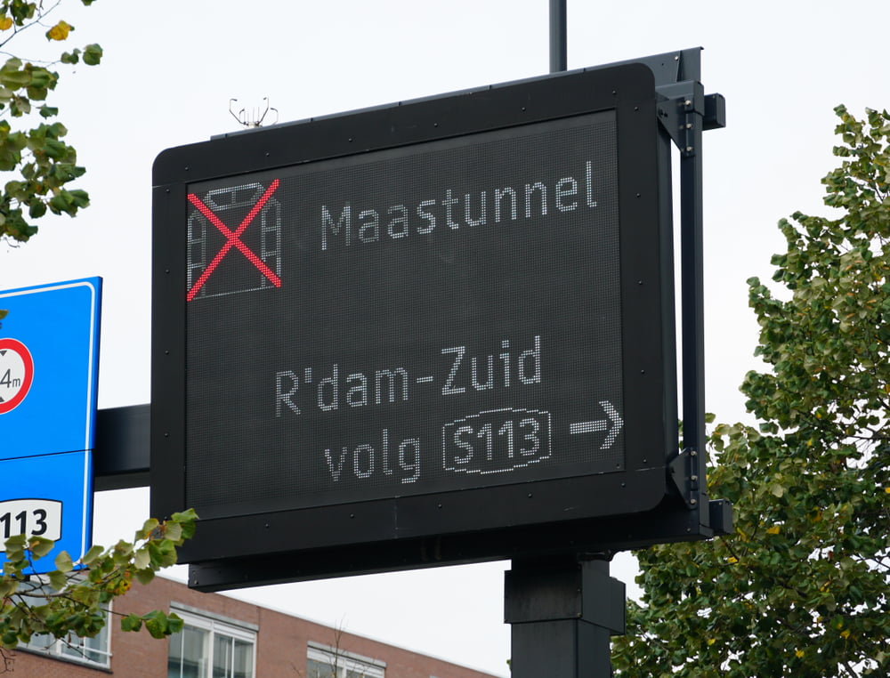 Gra polityczna Rada Rotterdamu pozostaje problemem dla Trevvela