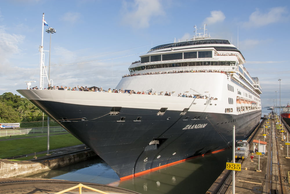 Cruiseskip MS Zaandam leter etter en havn til tross for koronavirus