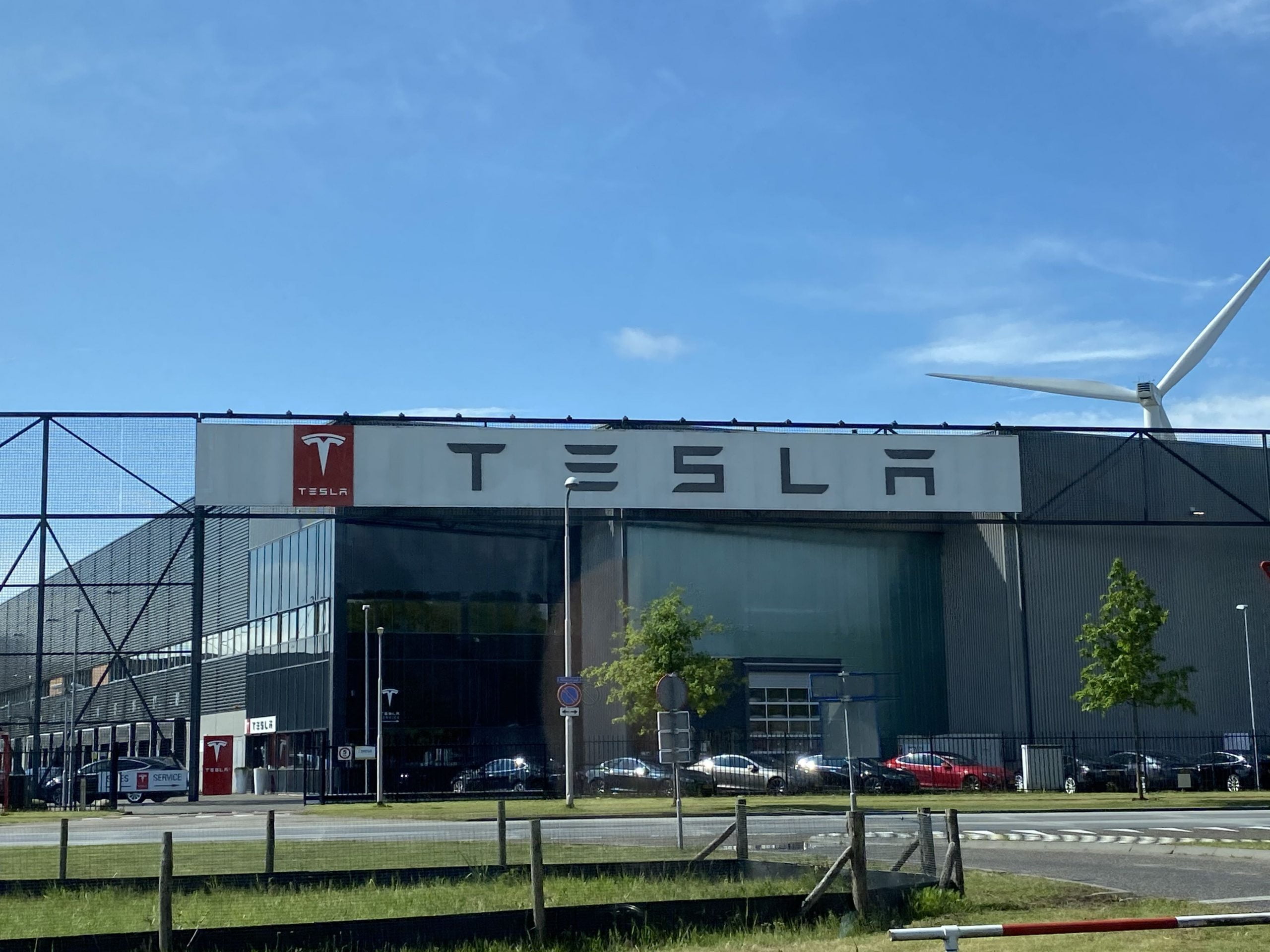 Tesla stops assembly of Model S and X in Tilburg