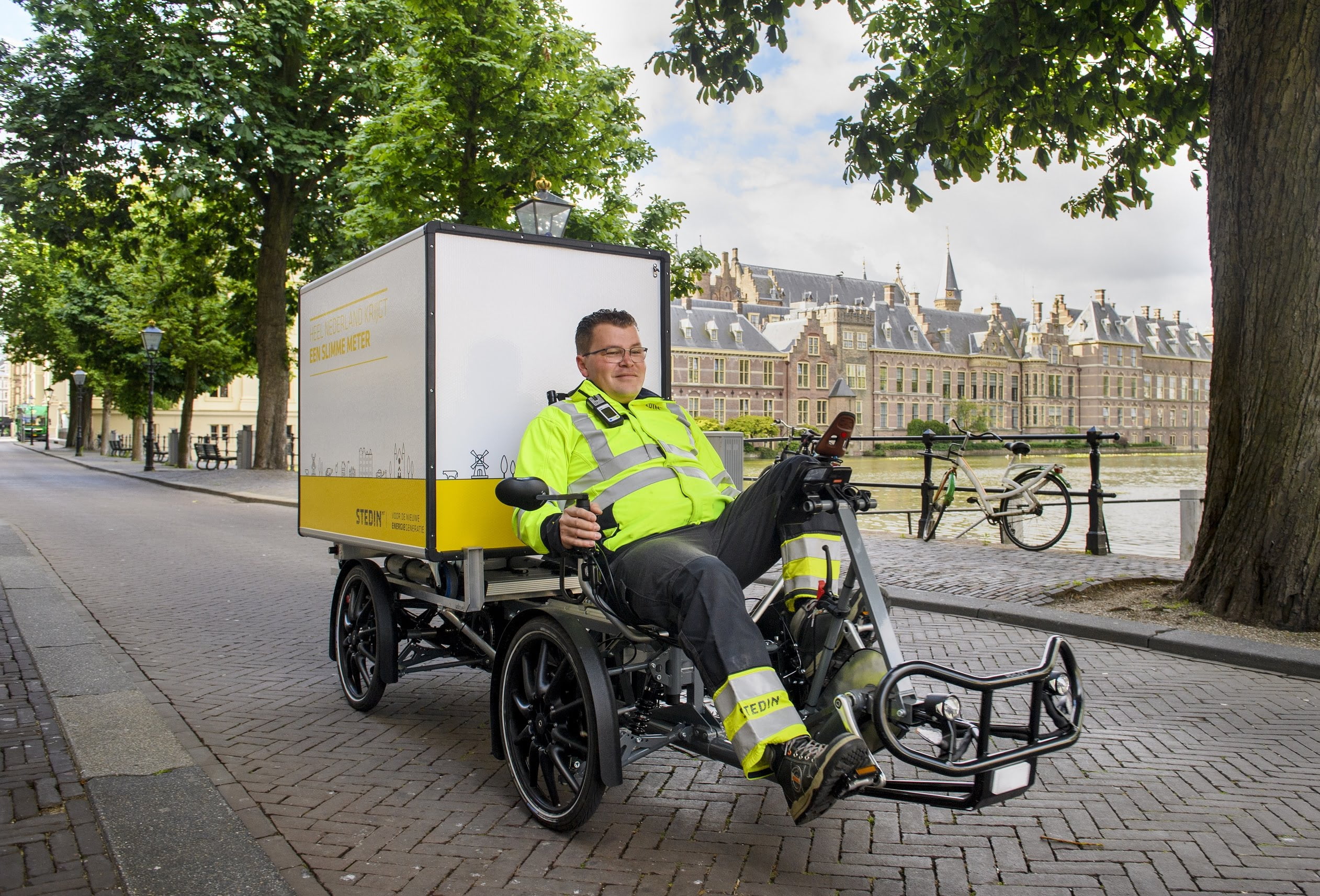 With a cargo bike through The Hague to use smart meters…
