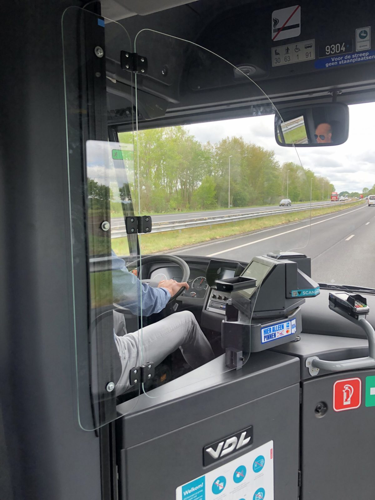 Hustenschutz in Ordnung für Bus und Straßenbahn in Steinfort…