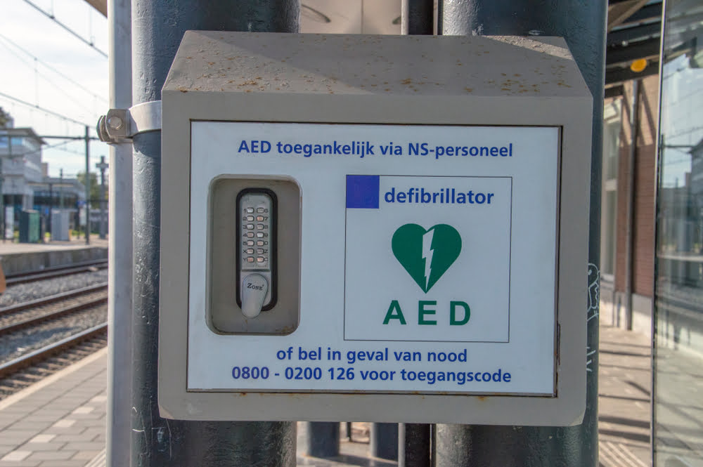 NS en ProRail investeren 5,6 miljoen voor AED op…