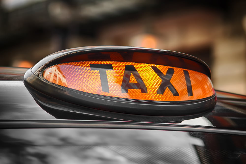 Londense taxi’s worden massaal opgeslagen bij de boeren