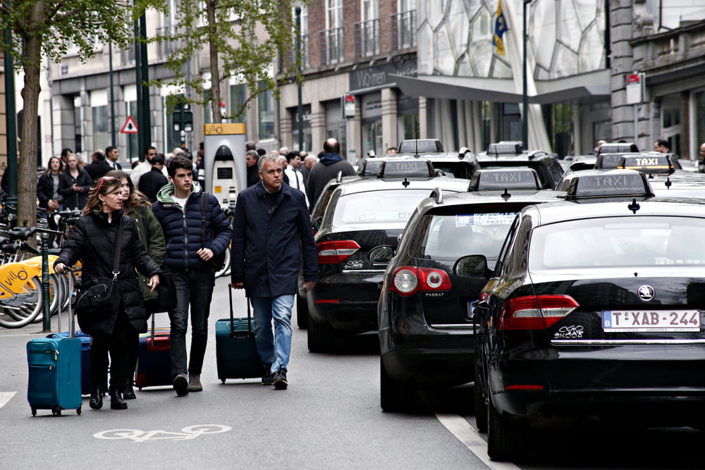 Kommer der overhovedet en Uber efter bestilling eller er...