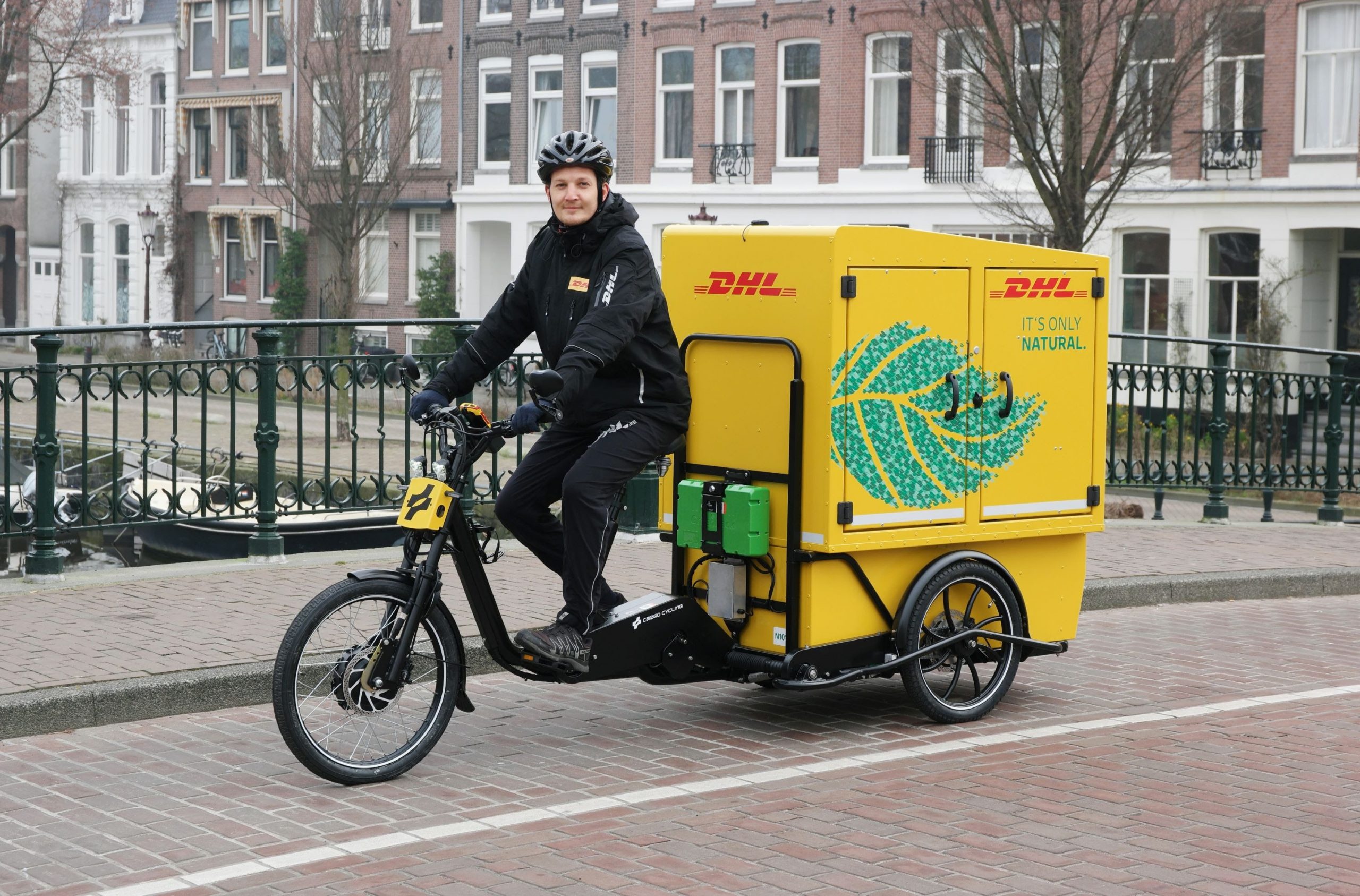 DHL livrera les colis avec un vélo cargo