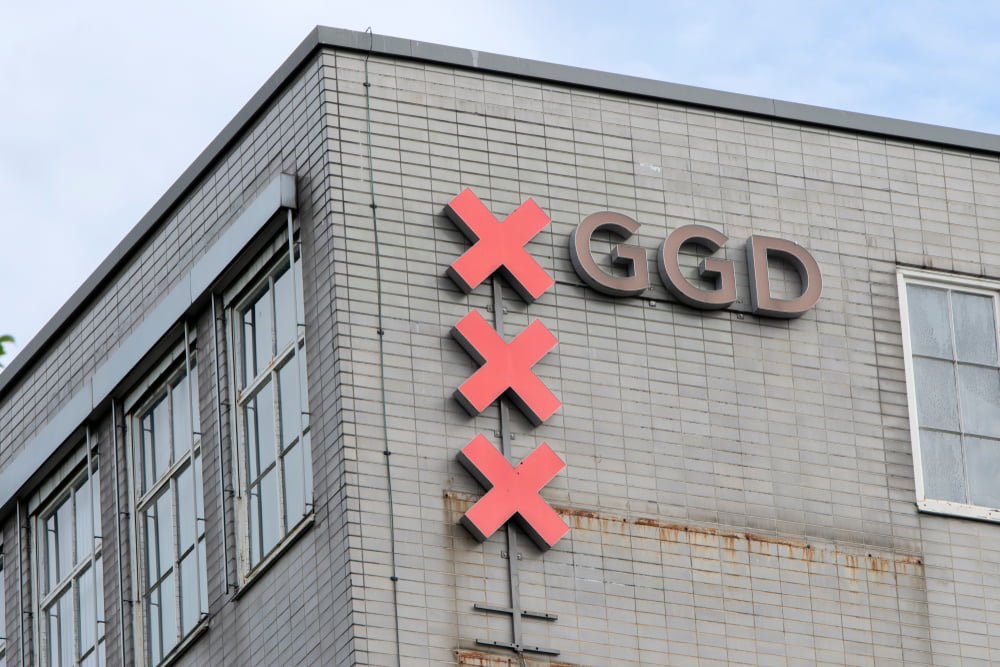 GGD Rotterdam stopt met prikken op vliegveld