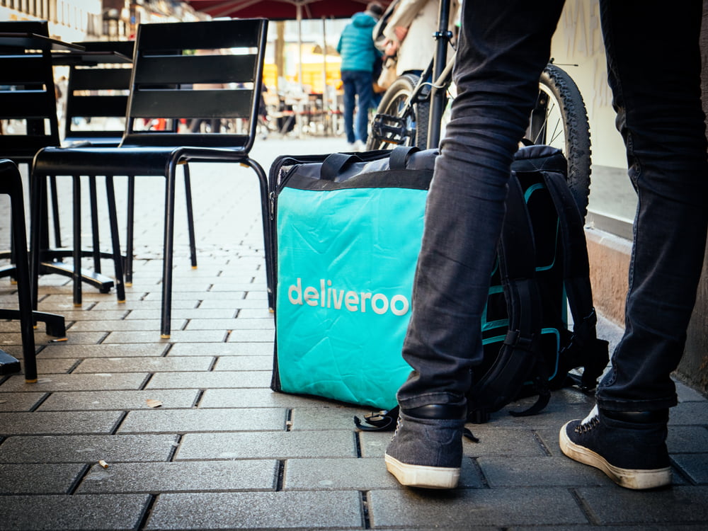 Judge applies collective labor agreement to Deliveroo deliverers