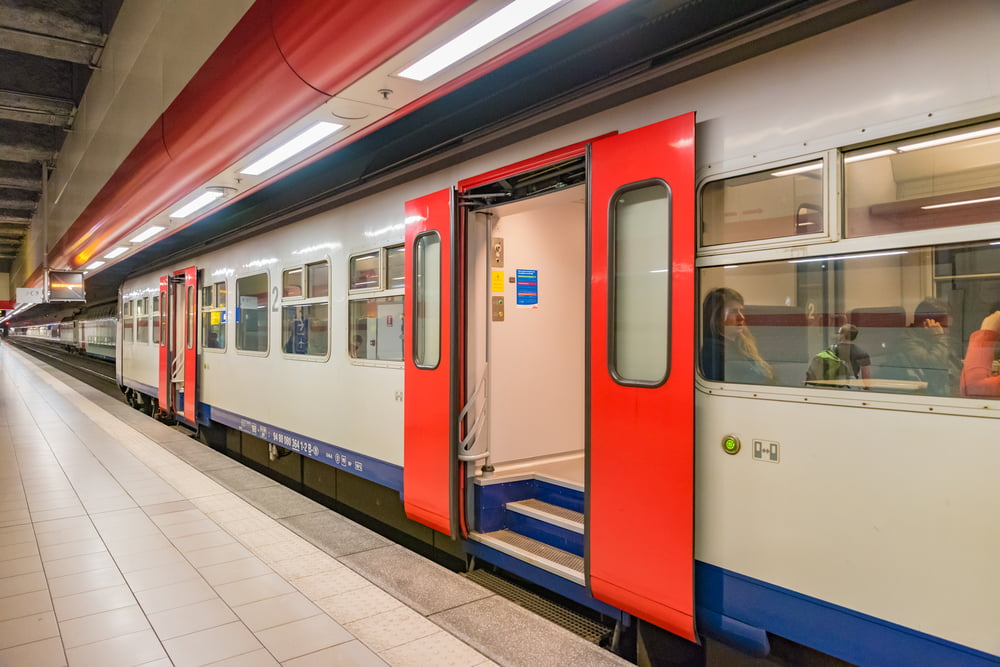 Trenul Benelux nu mai circulă direct la Haga
