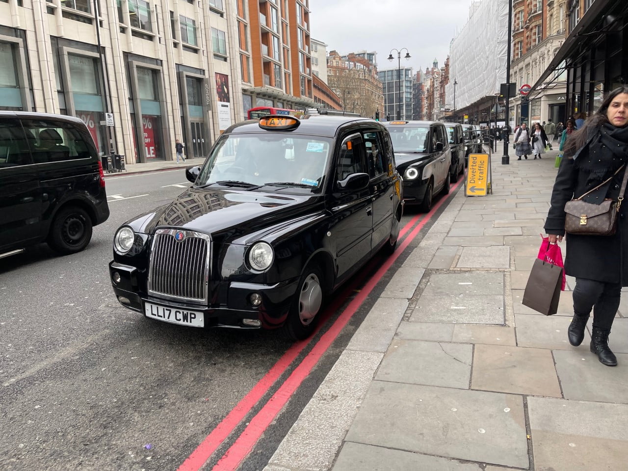 Londense taxichauffeurs werken twee uur extra