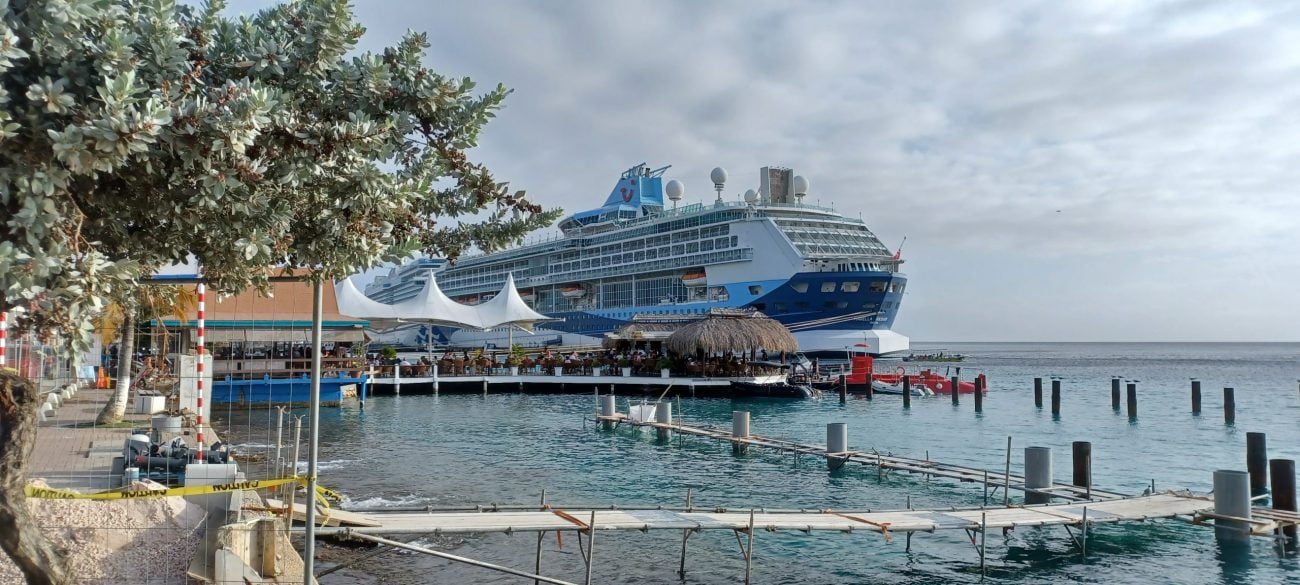 Bonaire yolcu gemileri adası ve trafik ışığı yok