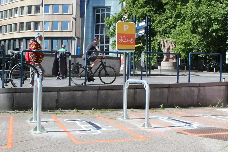Duidelijkere parkeervakken voor buitenmaatse fietsen