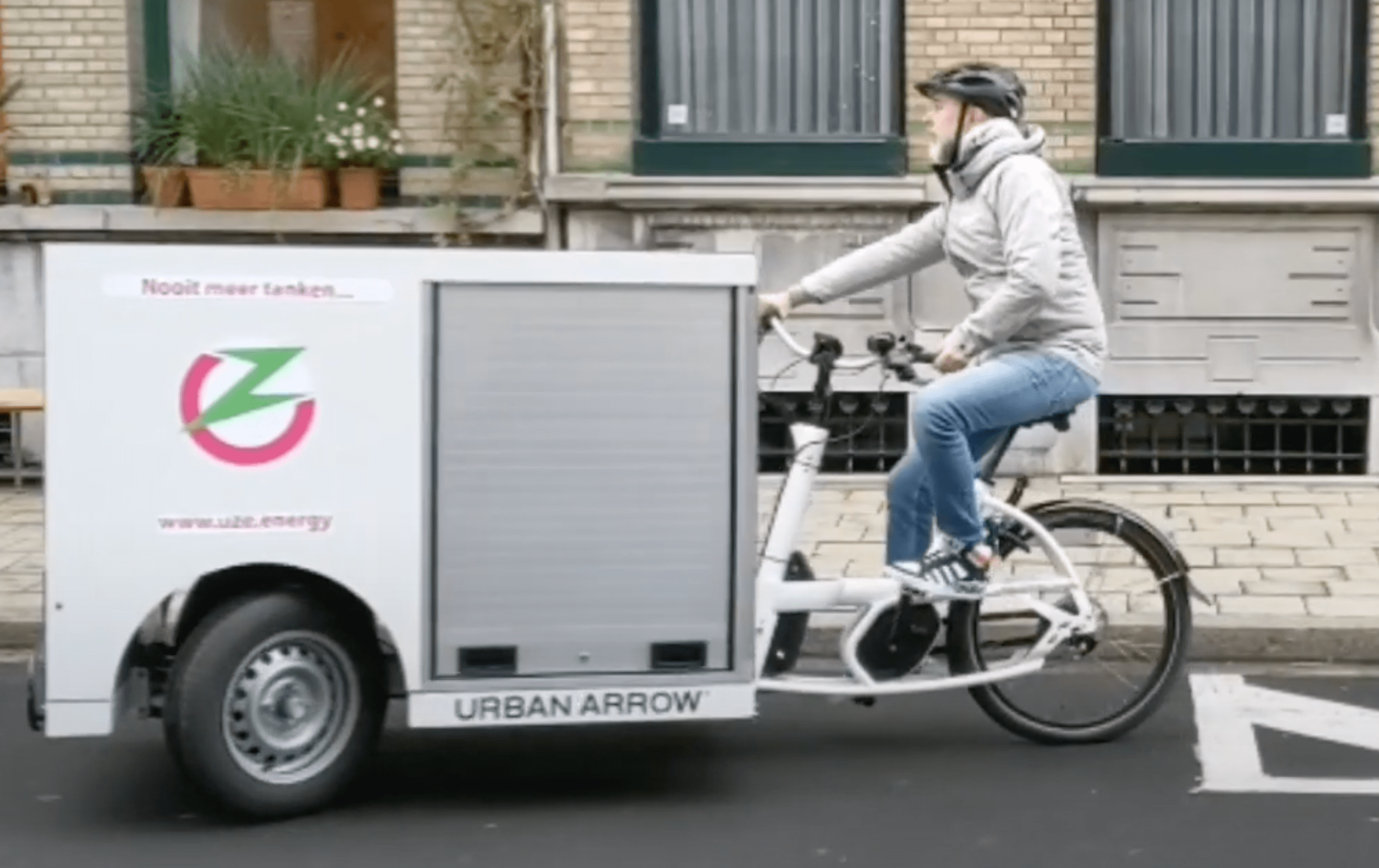 Antwerpski start-up Uze rozwija mobilną stację ładowania