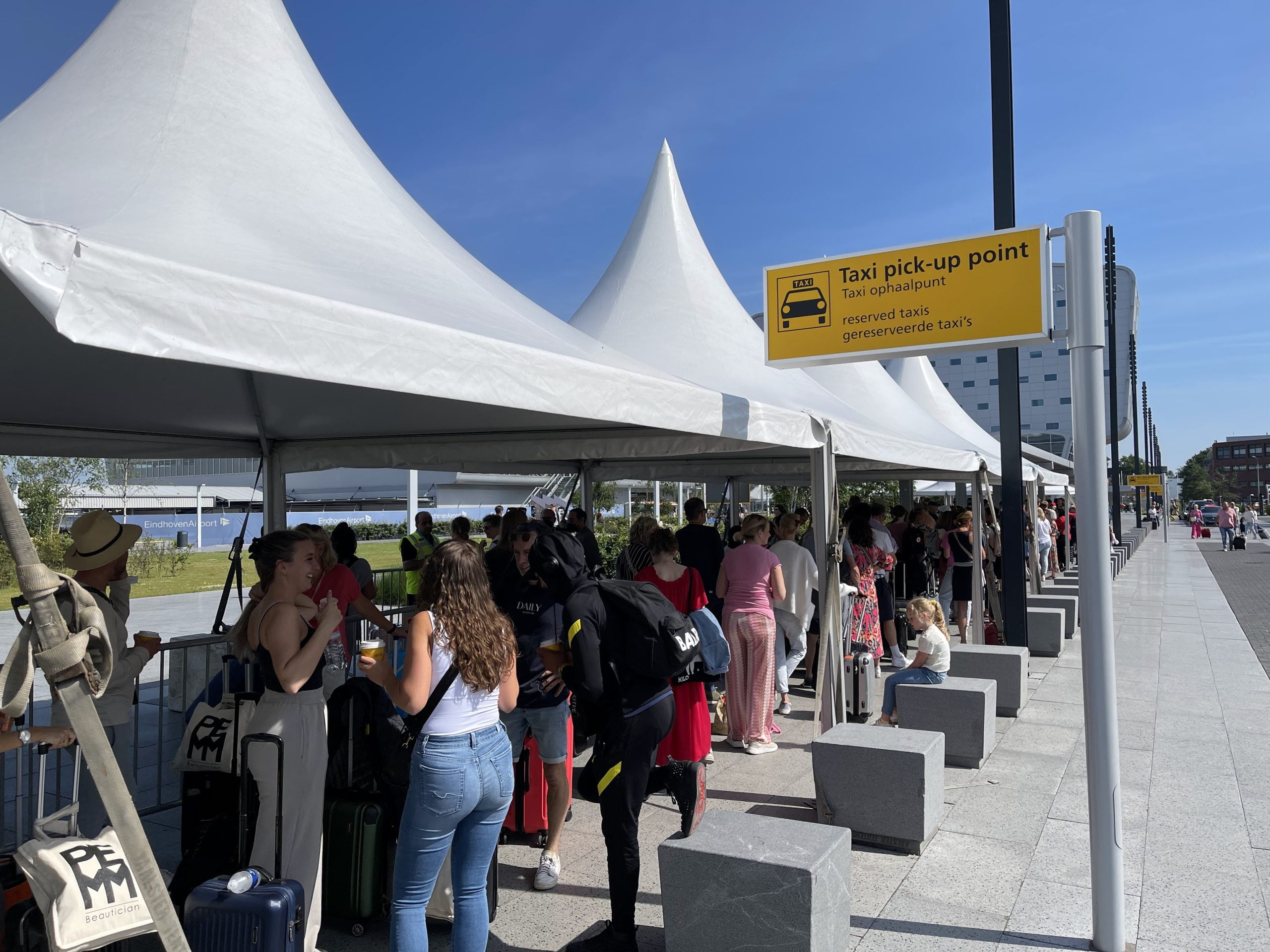 Eindhovens flygplats kommer att kompensera resenärerna