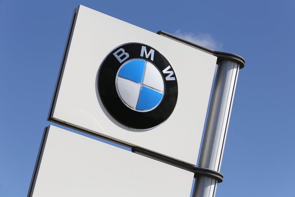 Daniel Koerhuis VVD visits BMW dealer