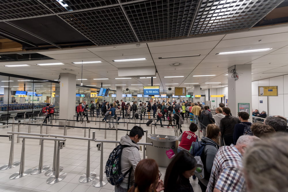 Schiphol security officers receive a structural 20% salary