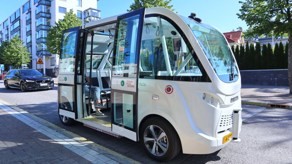 Unmanned shuttle buses can hardly drive anywhere
