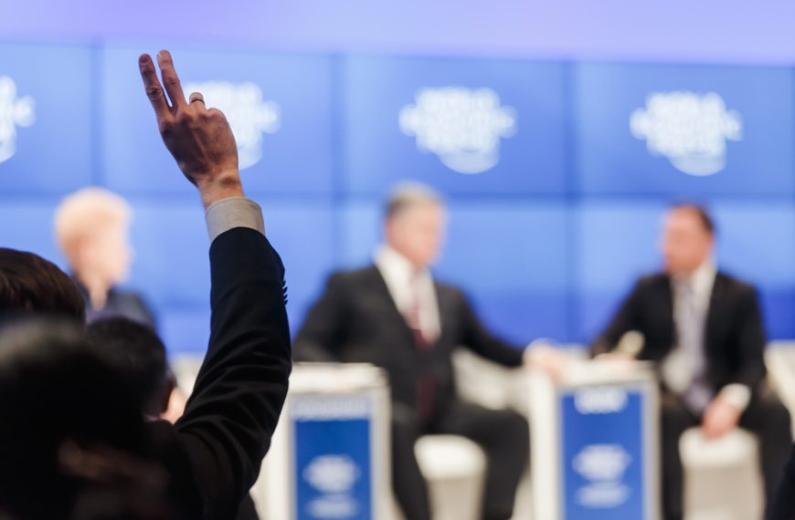 Światowi przywódcy zbierają się w Davos, aby rozmawiać o ekonomii, polityce i technologii