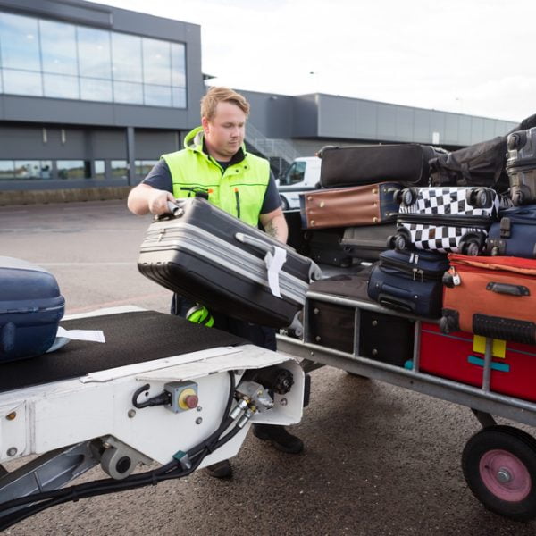 Критични условия на работа за манипулаторите на багаж в Schiphol