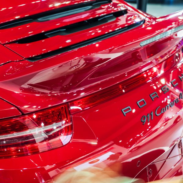 E-fuel wens van Duitse luxemerk Porsche en het Italiaanse Ferrari