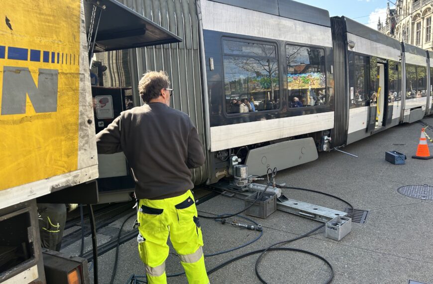 Ontspoorde tram veroorzaakt hinder voor openbaar vervoer in Gent