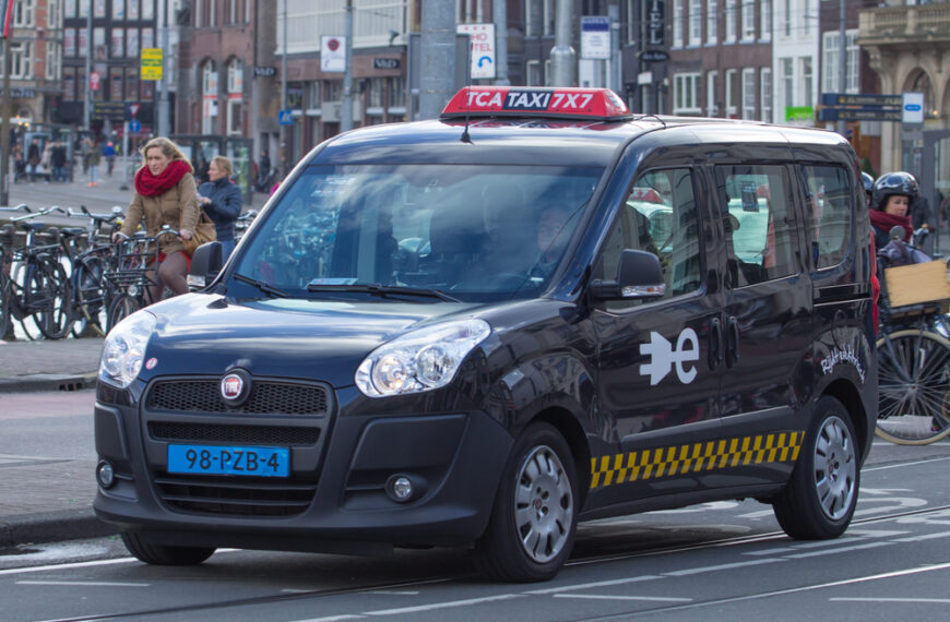 Consilierii din Amsterdam îmbrățișează lumea cooperativă a taxiurilor