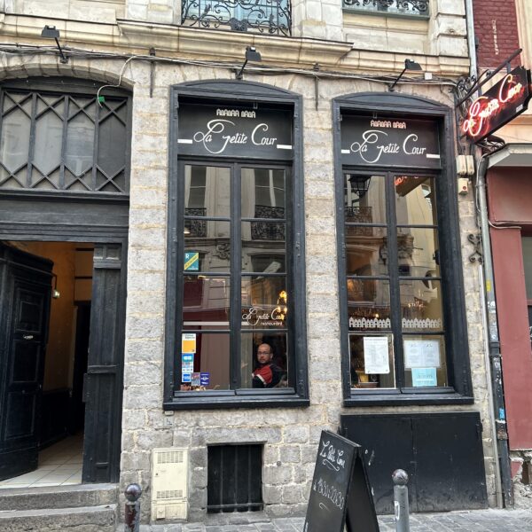 Kulinarna podróż odkrywcza w Lille: La Petite Cour