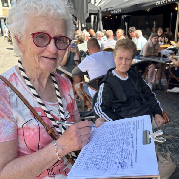 Babousch continues her petition for the preservation of De Lijn bus line to Lochristi Crematorium