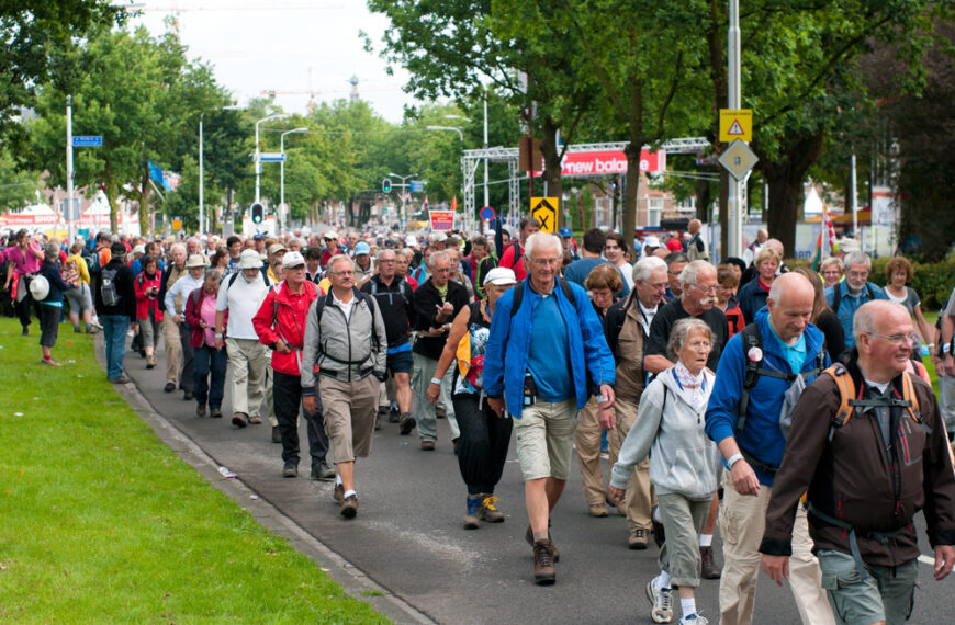 Walkers start the Nijmegen Four Days Marches under radiant sunshine
