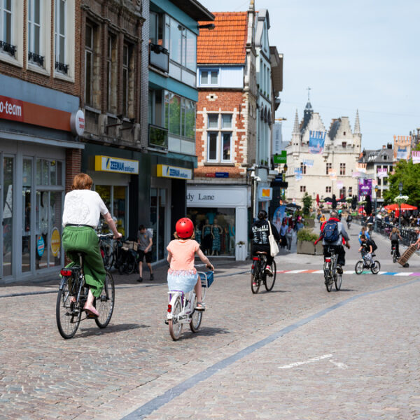 The Flemish government is committed to the safety of intersections and school environments