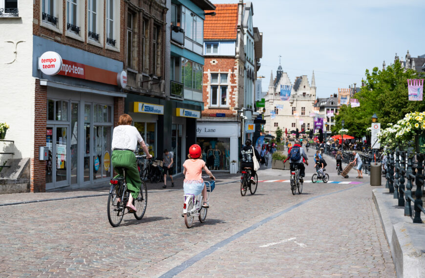 The Flemish government is committed to safety at intersections and…