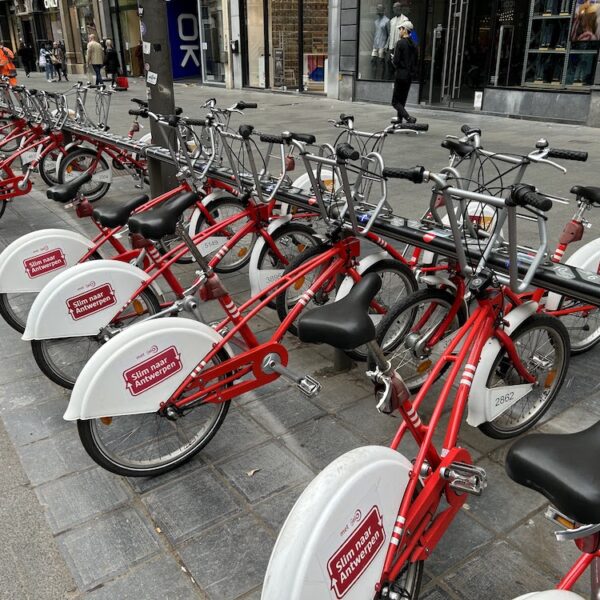 Paris ve Anvers, Avrupa bisiklet paylaşımı araştırmasına yol gösteriyor