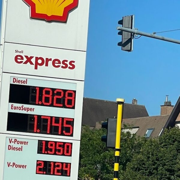 Walka graniczna o benzynę: ceny dystrybutorów w Belgii przyciągają Holendrów