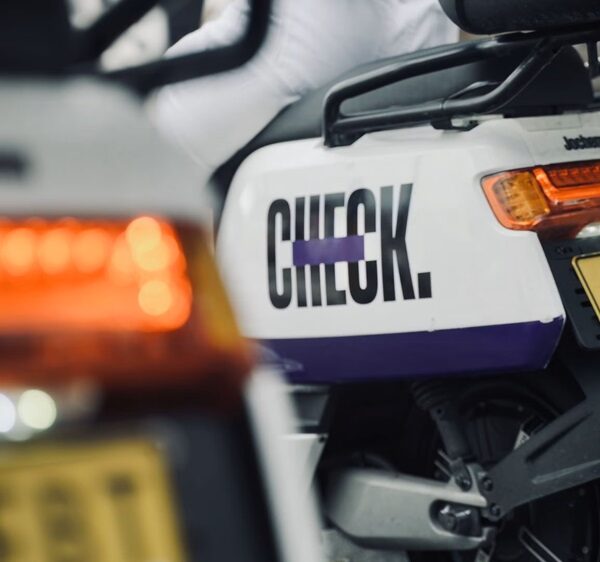 Check fa un nuovo passo avanti nella sicurezza stradale con un innovativo blocco di sicurezza