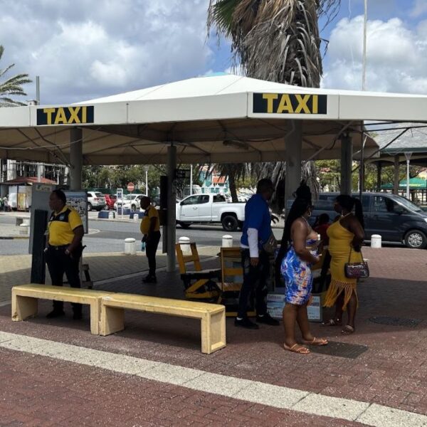 Curaçao taksi şoförleri yeni ekonomik fırsatları kucaklıyor