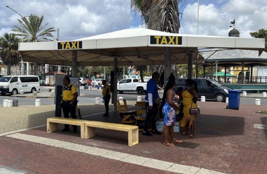 Les chauffeurs de taxi de Curaçao profitent de nouvelles opportunités économiques