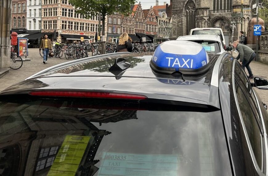 De jeunes entrepreneurs de taxis se lancent dans une innovation numérique et rencontrent…