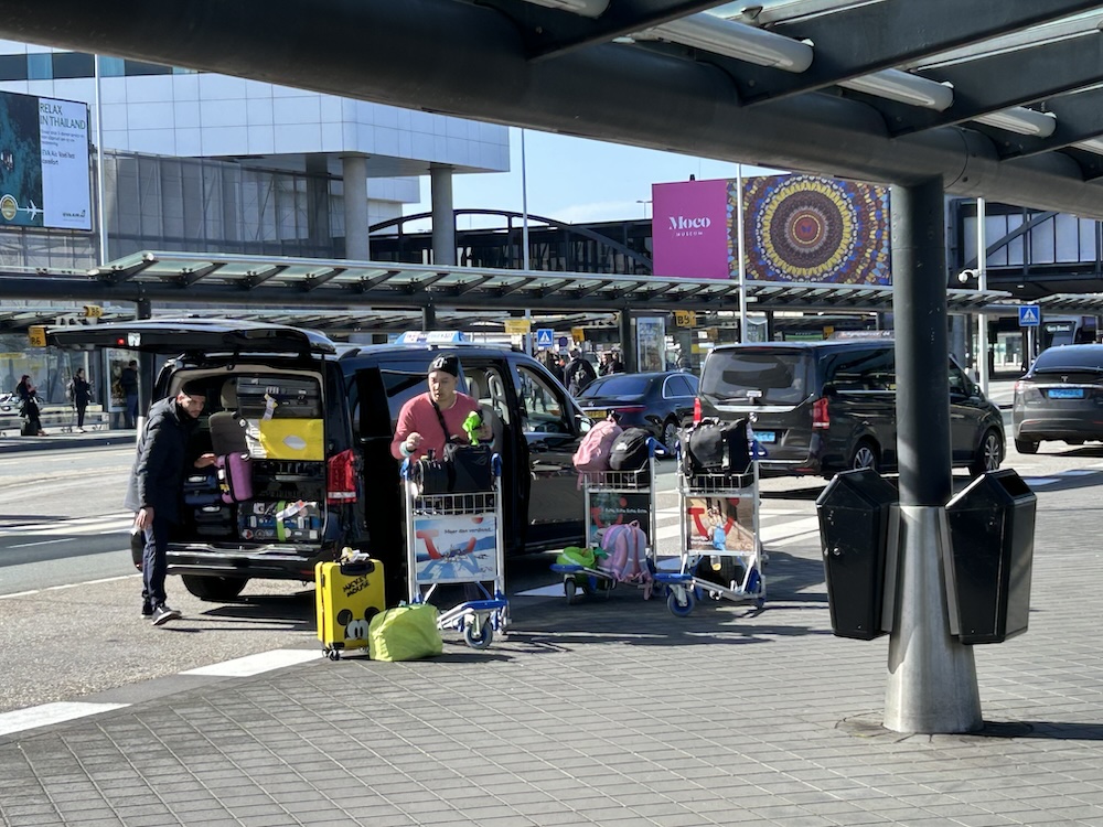 taxi stand Schiphol